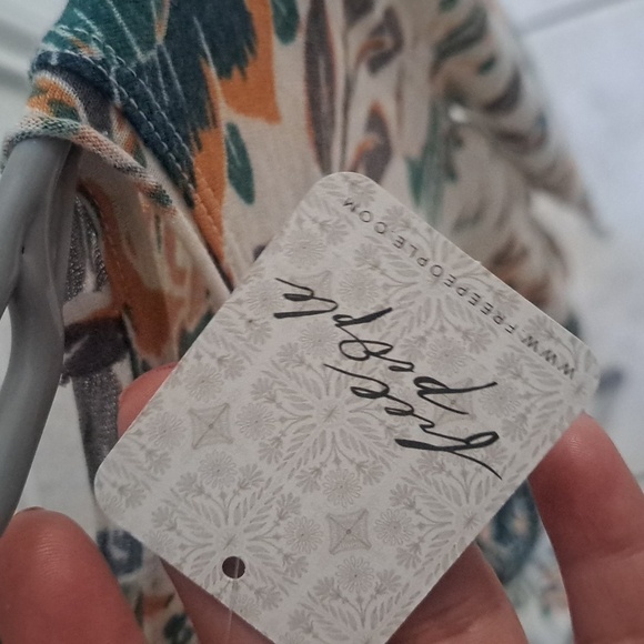 NWT FREE PEOPLE Dreamed of Your  Floral Ruched Long sleeve size medium - Picture 7 of 11